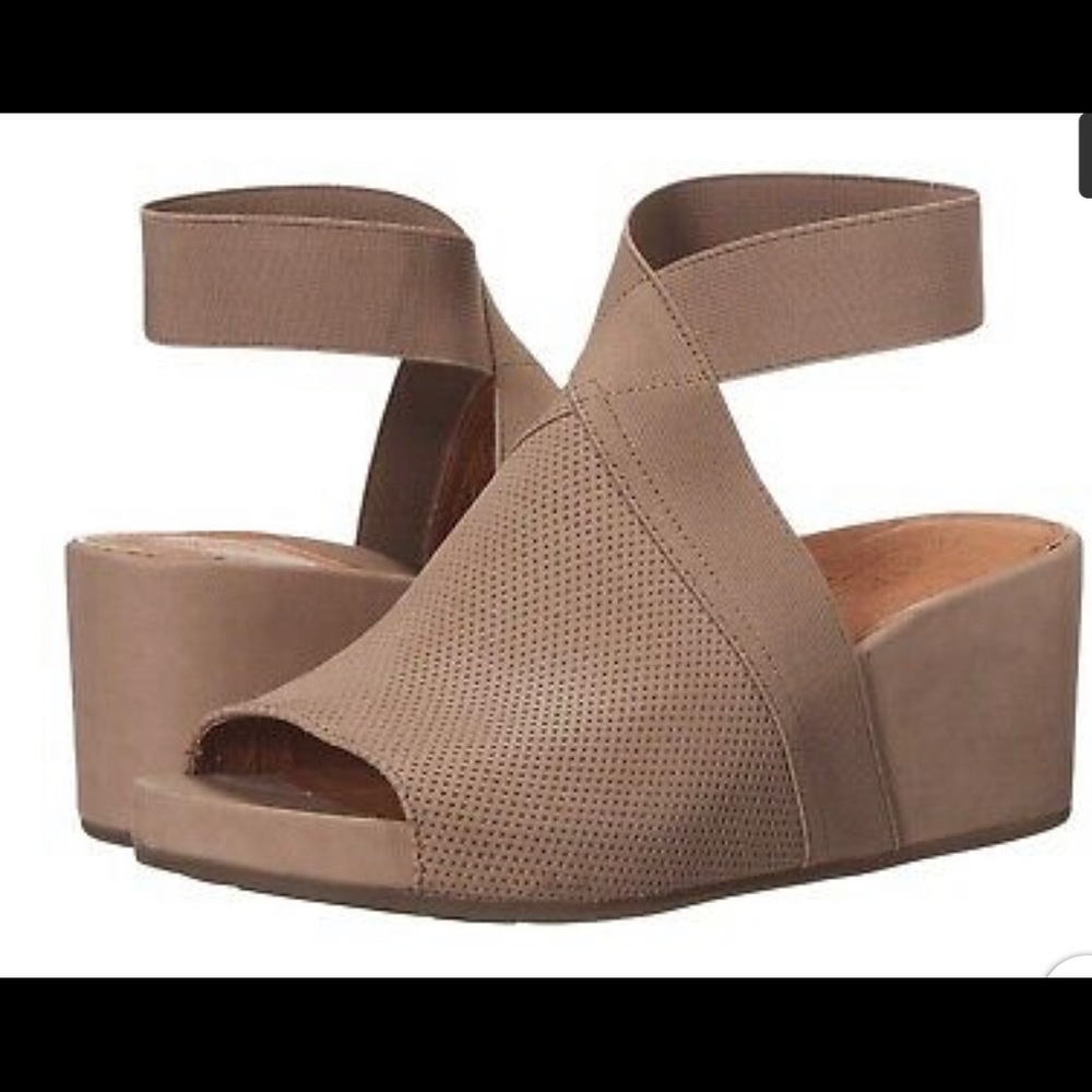 GENTLE SOULS BY KENNETH COLE GISELE 65 ELASTIC